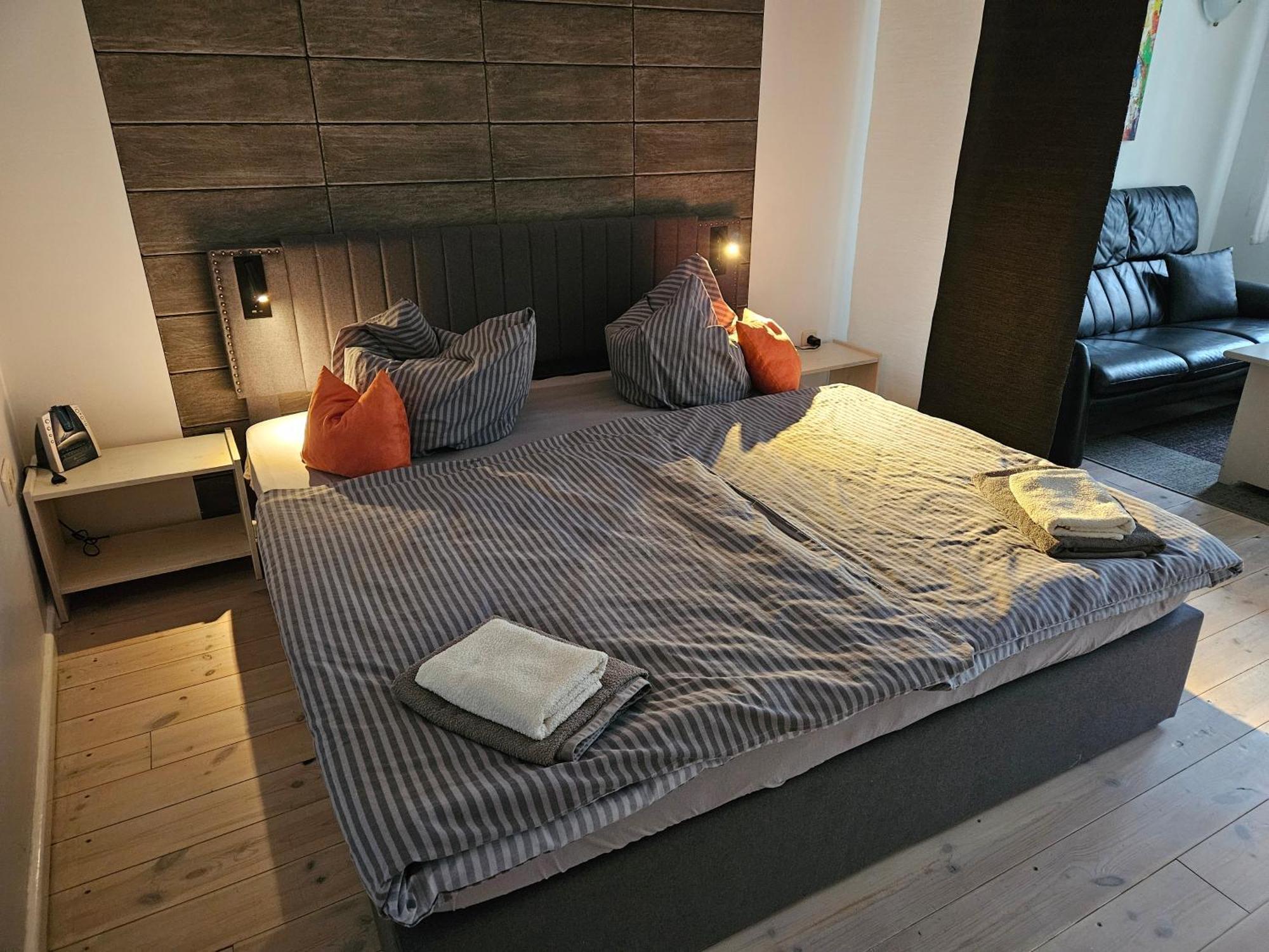 אלט שוורין Hotelpension Pfarrhaus מראה חיצוני תמונה