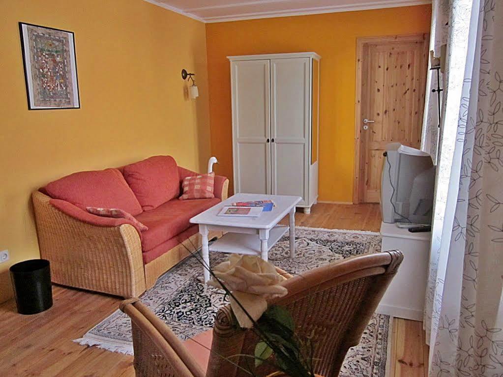 אלט שוורין Hotelpension Pfarrhaus מראה חיצוני תמונה